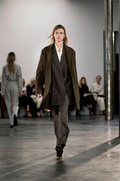 Look 9